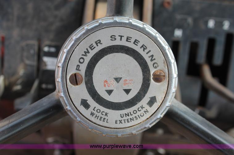 image for item H5607 1977 Massey-Ferguson 1155 tractor