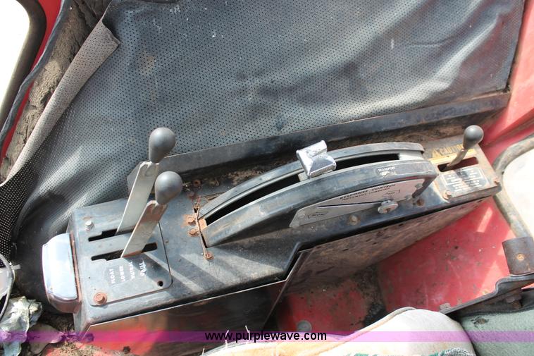 image for item H5607 1977 Massey-Ferguson 1155 tractor