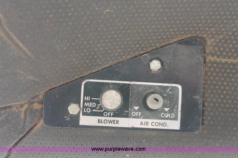 image for item H5607 1977 Massey-Ferguson 1155 tractor