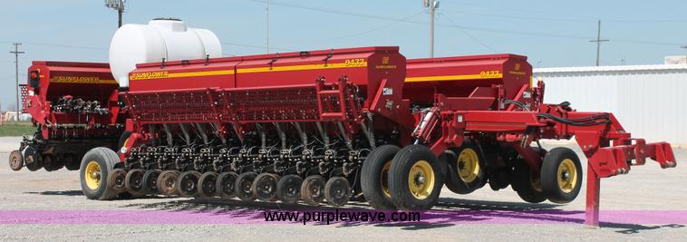image for item H5844 2005 Sunflower 9433 grain drill