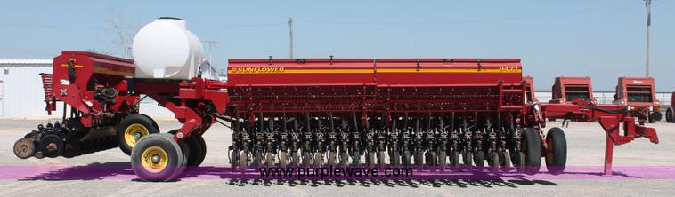 image for item H5844 2005 Sunflower 9433 grain drill