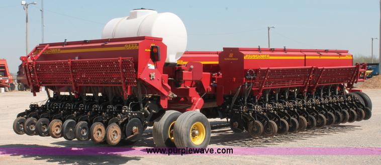 image for item H5844 2005 Sunflower 9433 grain drill