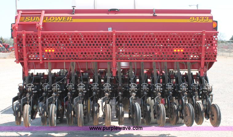 image for item H5844 2005 Sunflower 9433 grain drill