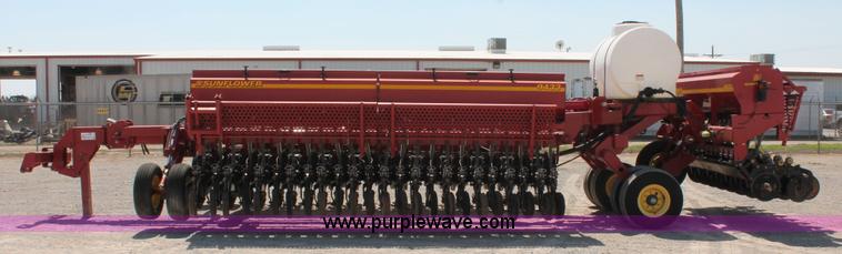 image for item H5844 2005 Sunflower 9433 grain drill