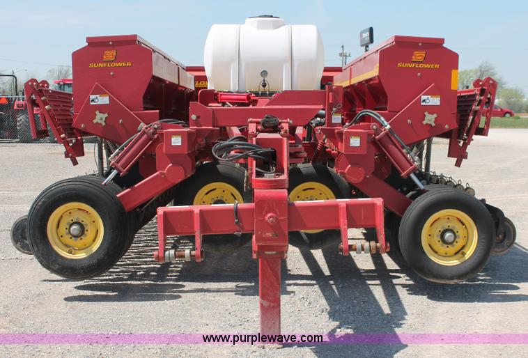 image for item H5844 2005 Sunflower 9433 grain drill