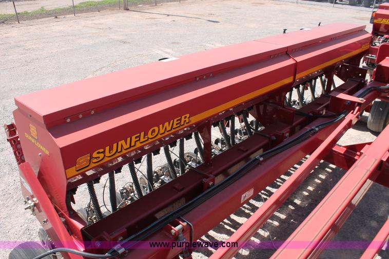 image for item H5844 2005 Sunflower 9433 grain drill