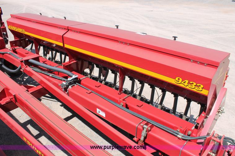 image for item H5844 2005 Sunflower 9433 grain drill