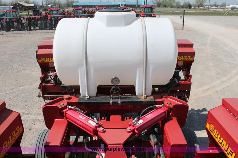 image for item H5844 2005 Sunflower 9433 grain drill