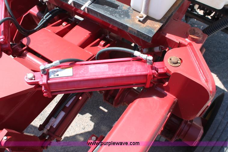 image for item H5844 2005 Sunflower 9433 grain drill