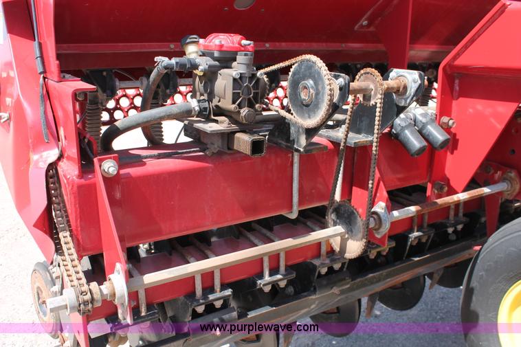 image for item H5844 2005 Sunflower 9433 grain drill