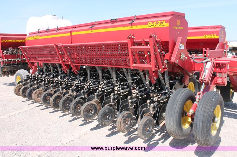 image for item H5844 2005 Sunflower 9433 grain drill