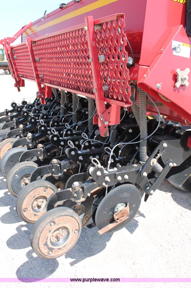 image for item H5844 2005 Sunflower 9433 grain drill