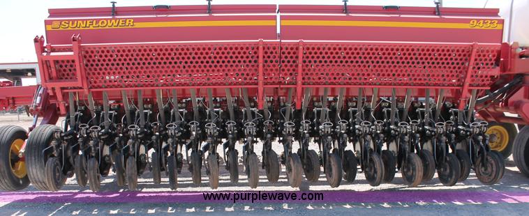 image for item H5844 2005 Sunflower 9433 grain drill
