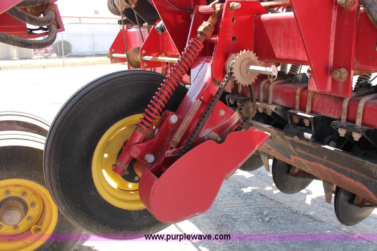 image for item H5844 2005 Sunflower 9433 grain drill