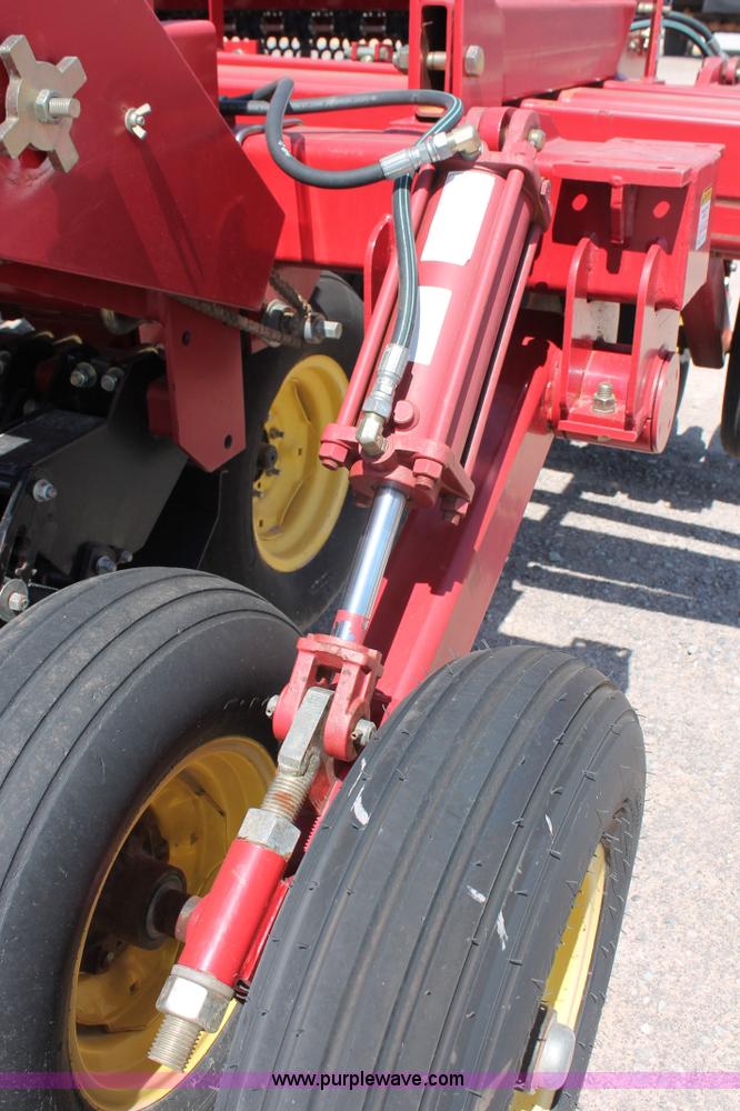 image for item H5844 2005 Sunflower 9433 grain drill