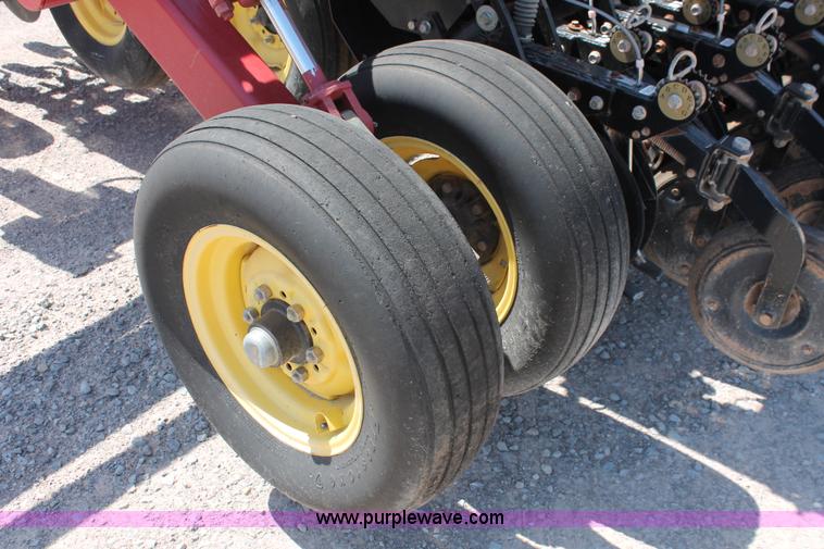 image for item H5844 2005 Sunflower 9433 grain drill