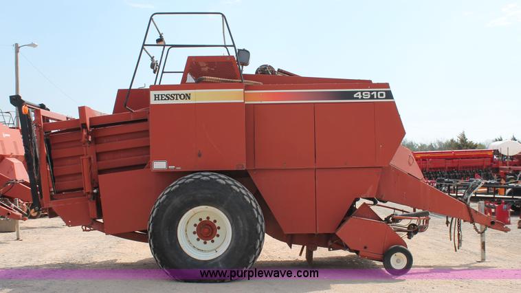 image for item H5851 2000 Hesston 4910 large square baler