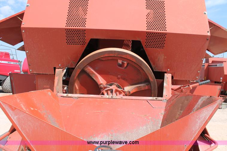 image for item H5851 2000 Hesston 4910 large square baler