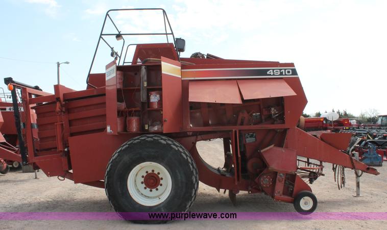 image for item H5851 2000 Hesston 4910 large square baler