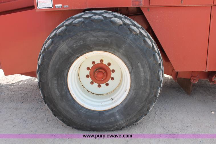 image for item H5851 2000 Hesston 4910 large square baler