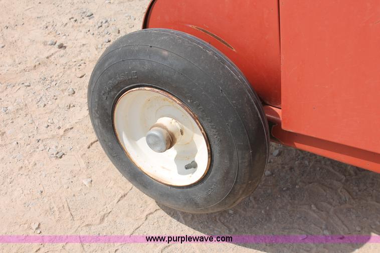 image for item H5851 2000 Hesston 4910 large square baler