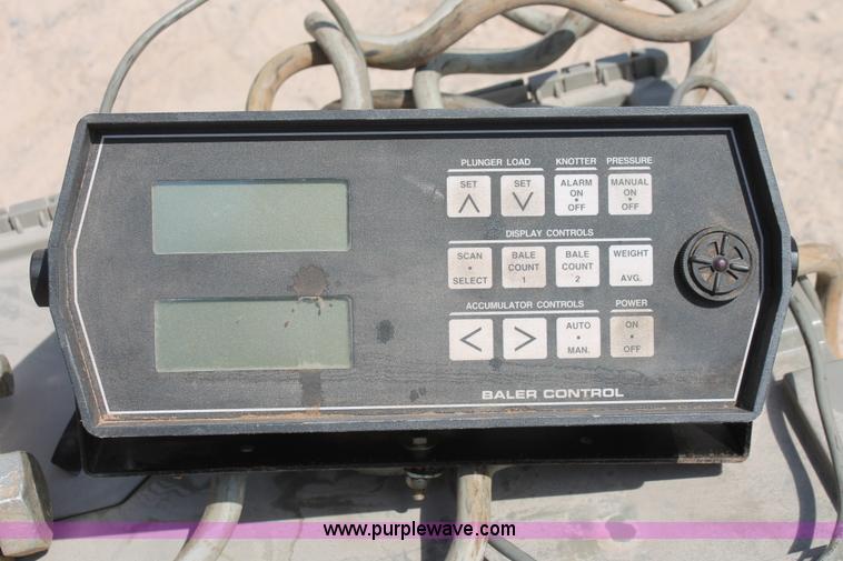 image for item H5851 2000 Hesston 4910 large square baler