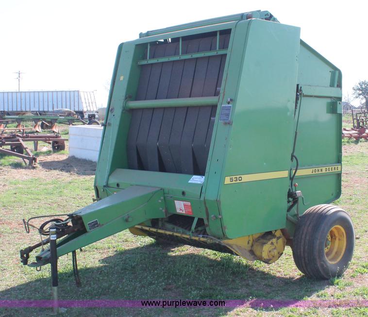 image for item H5880 John Deere 530 round baler