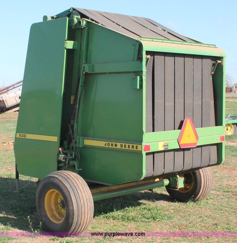 image for item H5880 John Deere 530 round baler