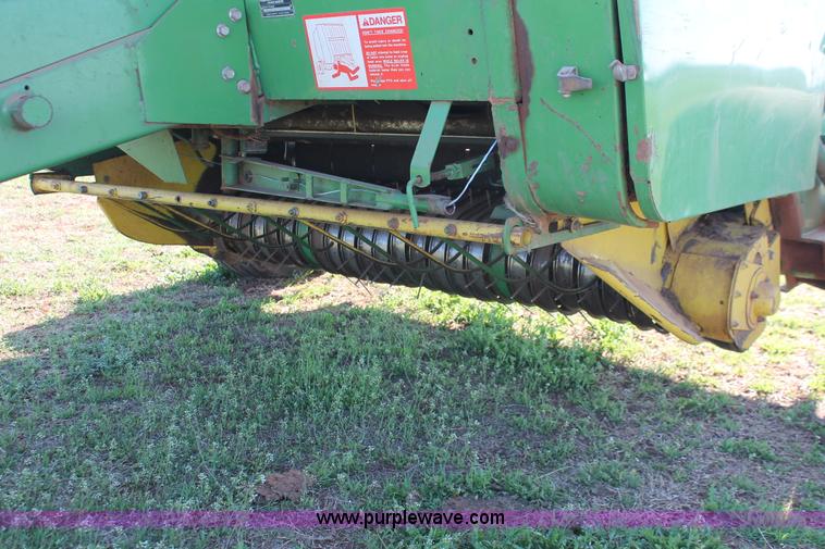 image for item H5880 John Deere 530 round baler