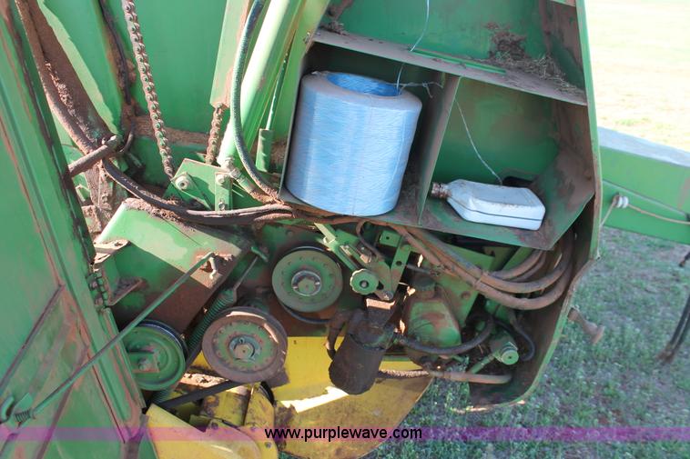 image for item H5880 John Deere 530 round baler