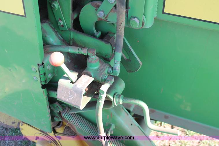 image for item H5880 John Deere 530 round baler