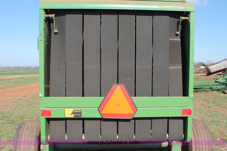 image for item H5880 John Deere 530 round baler