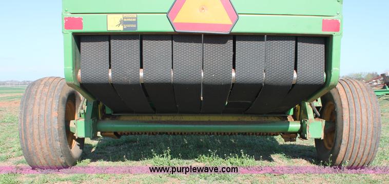 image for item H5880 John Deere 530 round baler