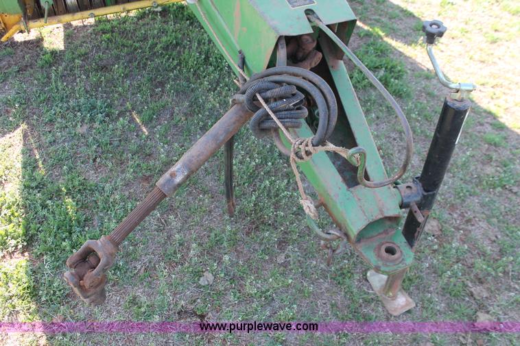 image for item H5880 John Deere 530 round baler