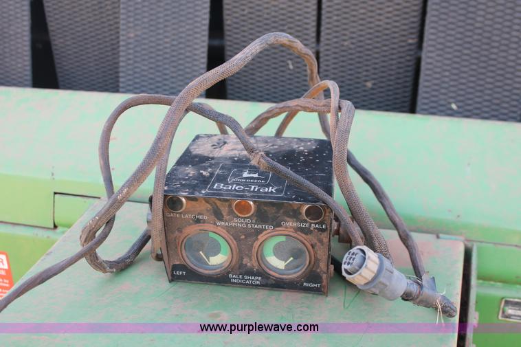 image for item H5880 John Deere 530 round baler