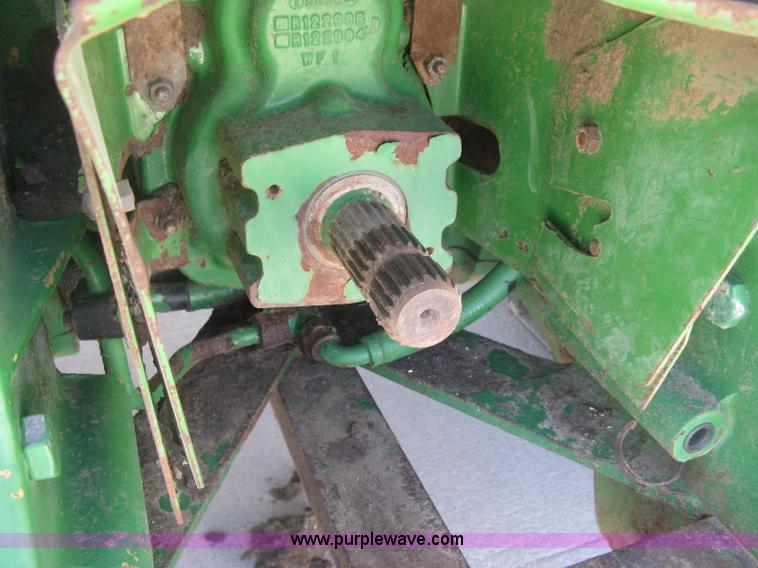 image for item H8717 1996 John Deere 8200 MFWD tractor