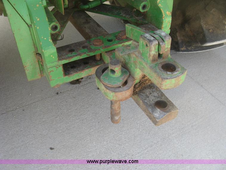 image for item H8717 1996 John Deere 8200 MFWD tractor