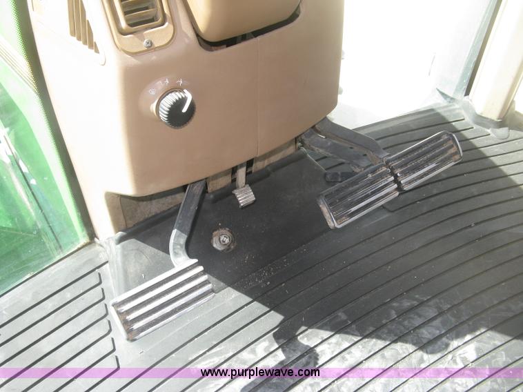 image for item H8717 1996 John Deere 8200 MFWD tractor