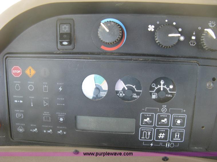 image for item H8717 1996 John Deere 8200 MFWD tractor