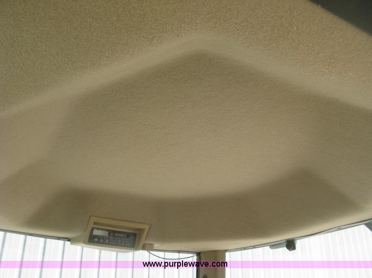 image for item H8717 1996 John Deere 8200 MFWD tractor