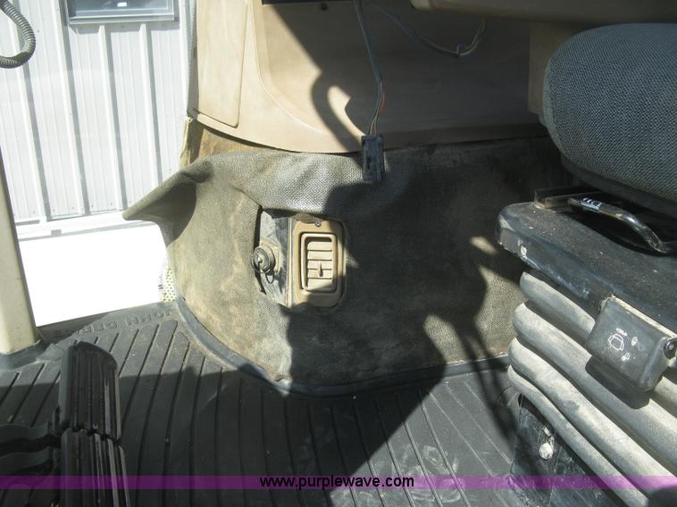 image for item H8717 1996 John Deere 8200 MFWD tractor