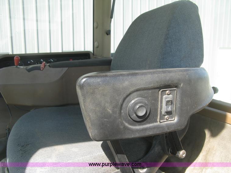 image for item H8717 1996 John Deere 8200 MFWD tractor