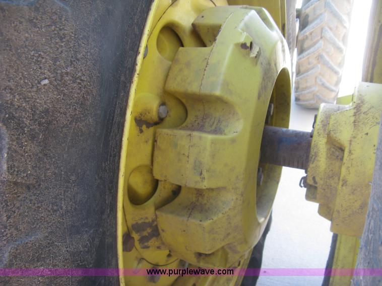 image for item H8717 1996 John Deere 8200 MFWD tractor