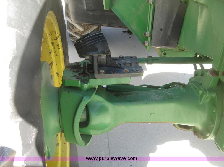 image for item H8717 1996 John Deere 8200 MFWD tractor