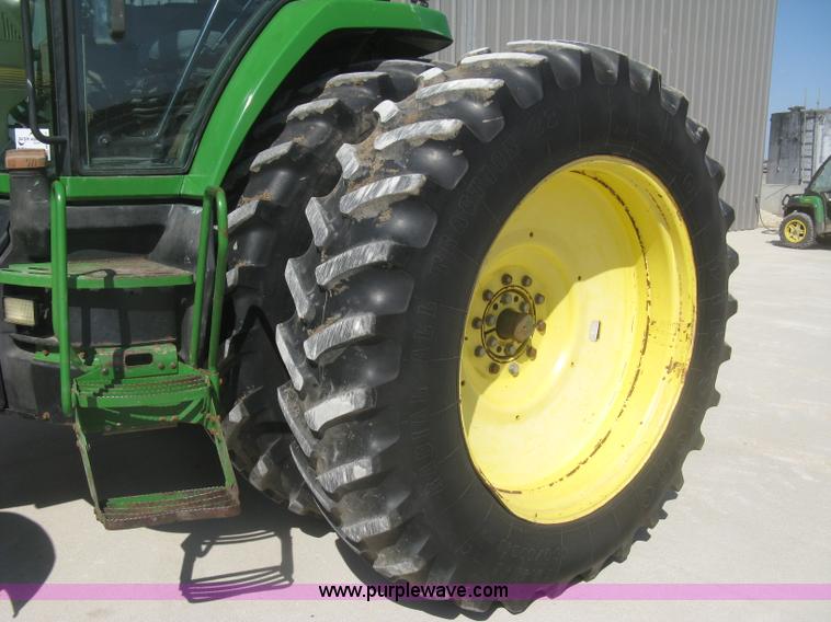 image for item H8717 1996 John Deere 8200 MFWD tractor