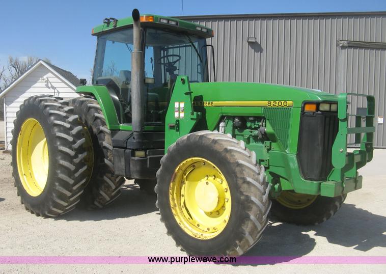 image for item H8717 1996 John Deere 8200 MFWD tractor
