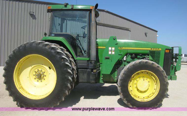 image for item H8717 1996 John Deere 8200 MFWD tractor