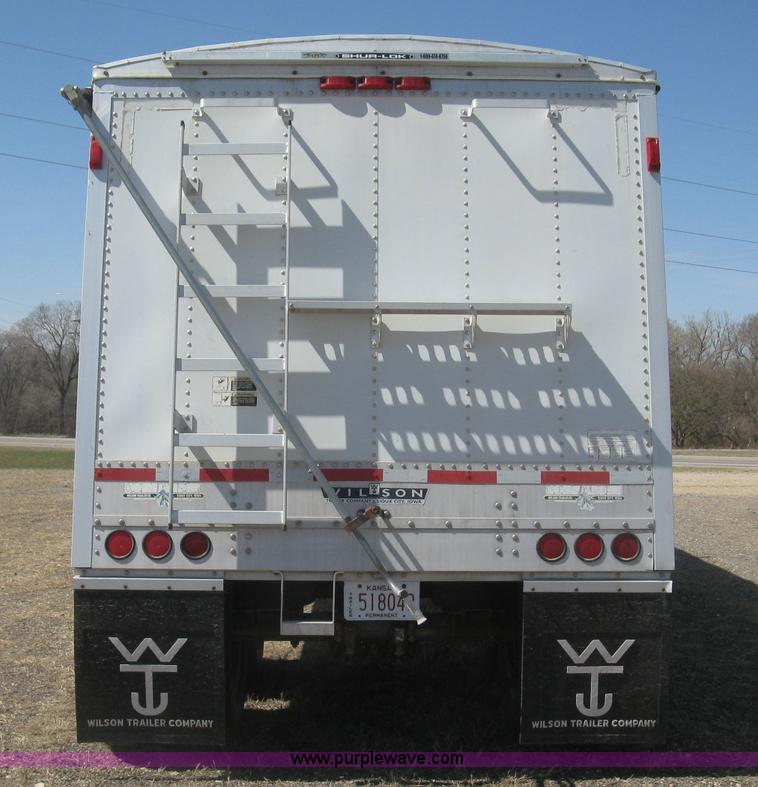 image for item H8718 1999 Wilson Commander grain trailer
