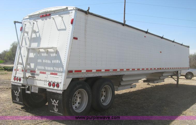 image for item H8718 1999 Wilson Commander grain trailer