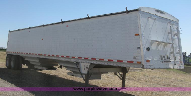 image for item H8718 1999 Wilson Commander grain trailer